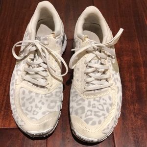 Nike cheetah tennis shoes